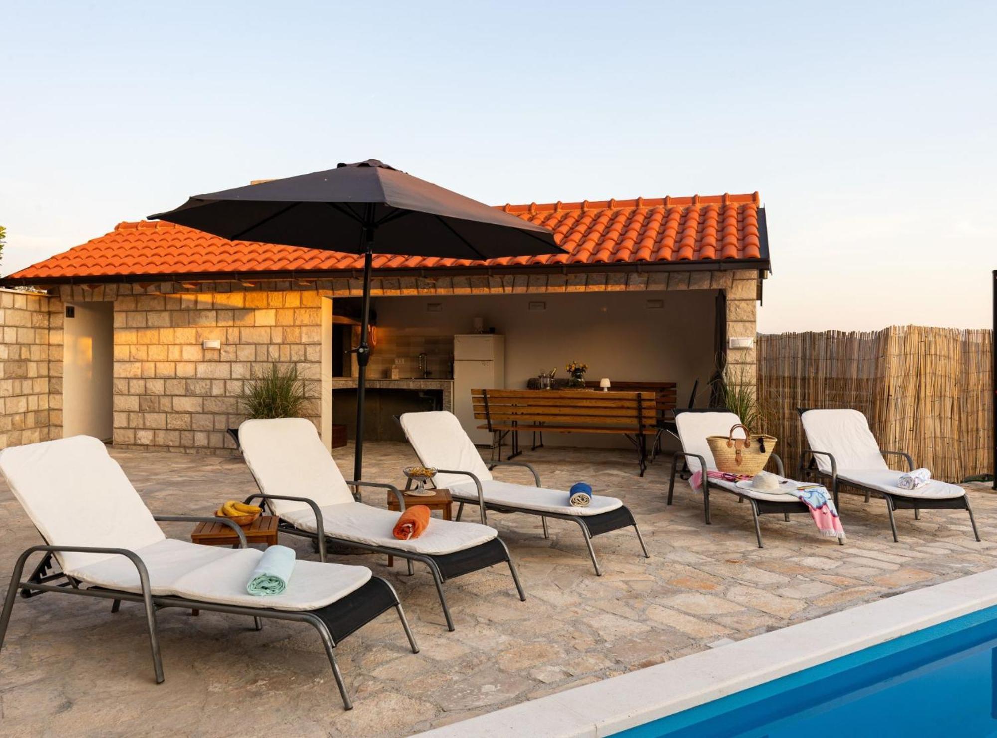 Villa Source With Private Pool Pridvorje 外观 照片